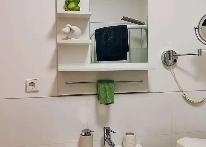 Appartamento Neuwertiges Mit Kostenlose Privatparkplatz Auch Fuer Transporter Geeignet R1