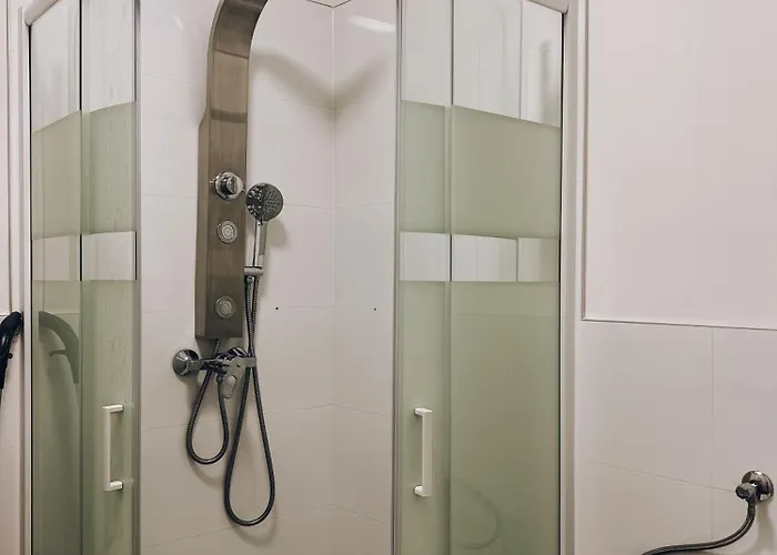 Neuwertiges Mit Kostenlose Privatparkplatz Auch Fuer Transporter Geeignet R1